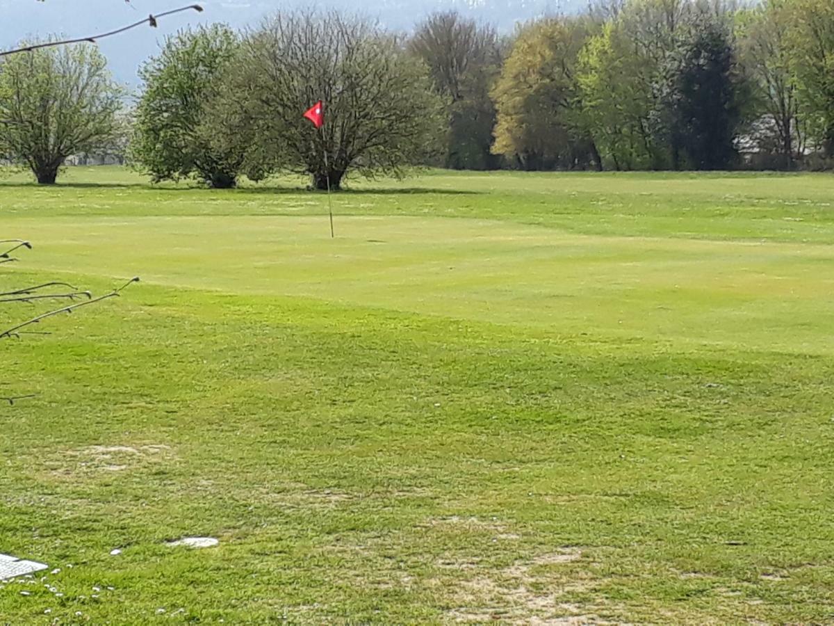 De La Balle De Golf * Jumieges